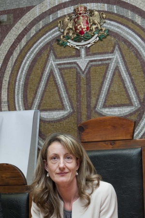 Зинаида Златанова оглавява Националната комисия за борба с трафика на хора