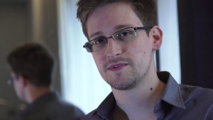 „Уикилийкс“ осигури адвокат на Сноудън
