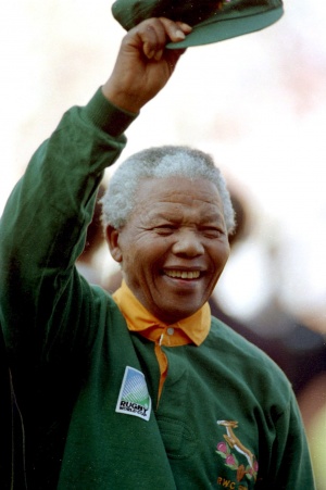 Нелсън Мандела продължава да е в критично състояние