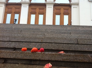 Протестиращите замерят НС с краставици и домати