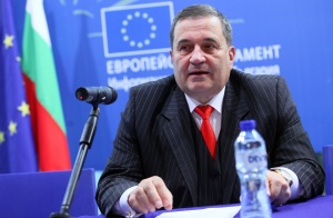 Проф. Атанас Тасев: Трябва да се направи опит за отлагане на санкцията от неразделянето на ЕСО от НЕК