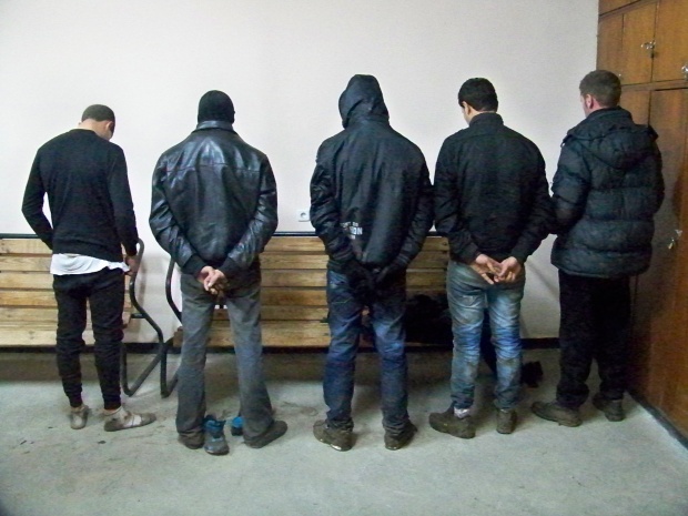 Хванаха 13 нелегални емигранти на границата с Турция