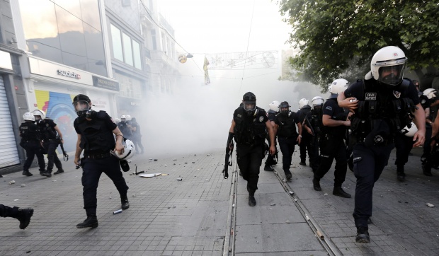 Турската полиция се е изтеглила от площад "Таксим" в Истанбул