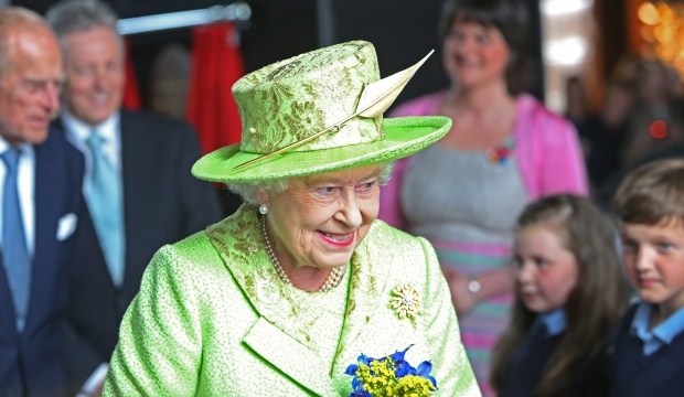 Великобритания отбелязва 60-годишнината от коронацията на Елизабет Втора