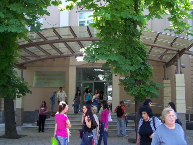 2300 кандидат-студенти се борят за влизане в Пловдивския университет