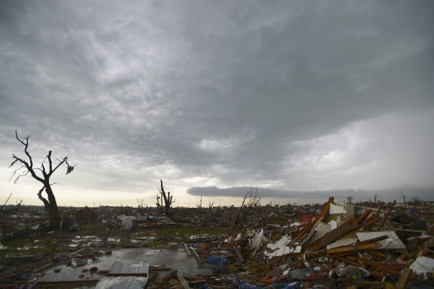 Броят на жертвите от торнадата в Оклахома достигна 19