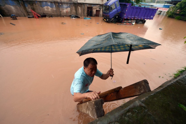 Наводнения в Китай взеха 13 жертви