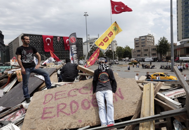 Съветник на Ердоган сравни „Таксим“ и „Уолстрийт“