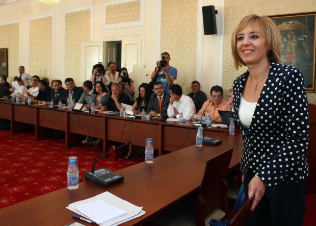 Манолова: Нов изборен кодекс ще осигури по-голямо участие на гражданите на вота