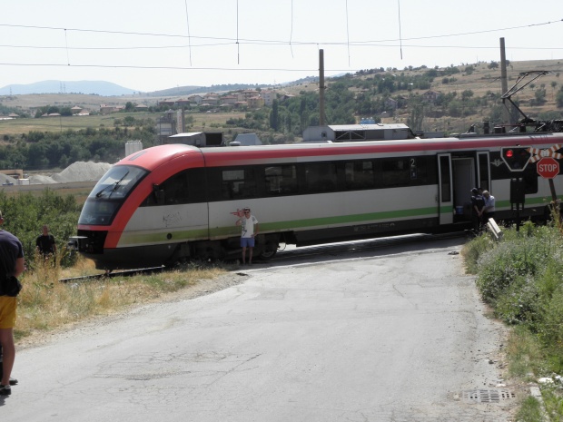 Мъж се хвърли под влак на прелез в Пловдив