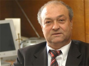 Протестиращи пред Висшия съдебен съвет носят плакати срещу Ситнилски