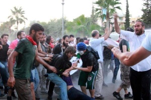 Нови сблъсъци в Турция, ранени са журналисти, полицаи и демонстранти