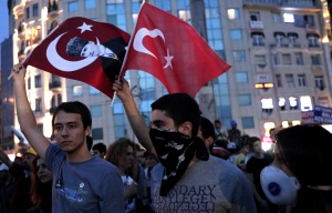 Около 300 души протестираха в Истанбул за свобода на задържаните демонстранти