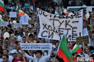Протестът - ден 18. Отново хиляди са по улиците на София