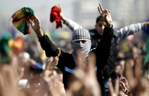 Протестиращи кюрди палят сгради в Диарбекир