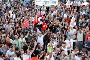 В Турция налагат глоби за дрънкане с тенджери и тигани на протестите