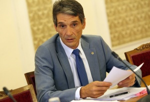 Батков и БФС ползвали „Авиоотряд 28“, там снимали и сериал