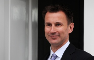 Великобритания иска имигрантите да плащат за здравната система