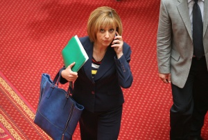 Мая Манолова: Депозитът за издигане на независим кандидат да отпадне