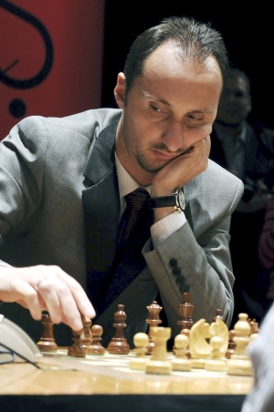 Топалов с реми срещу Петер Леко