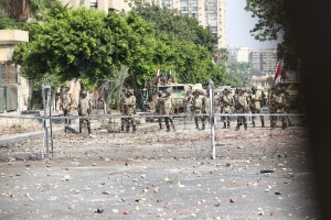 Най-малко 42 загинали и 320 ранени при сблъсъците в Кайро