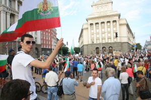 Инцидент между протестиращ и лек автомобил на бул. "Цар Освободител"