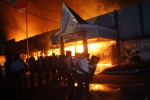 Масово бягство от затвор в Индонезия