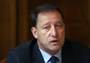 Министърът на отбраната: Нямаме нагласа за оставка на кабинета