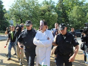 Найо Тицин към Сидеров: Мъжествеността не е да се снимаш гол