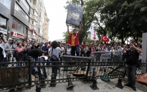 Сблъсъци между протестиращи и полиция в Анкара и Истанбул