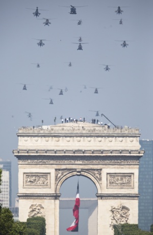Парад по случай Деня на превземането на Бастилията в Париж