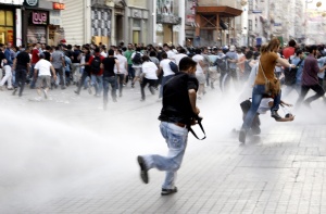111 фотографи ранени и задържани в Турция, снимките им унищожени