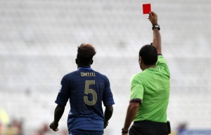 Обучават по интернет рефери как да „вземат грешни решения“