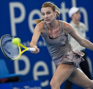 Сесил Каратанчева загуби от Серина Уилямс в първия кръг на турнира в Бастаад