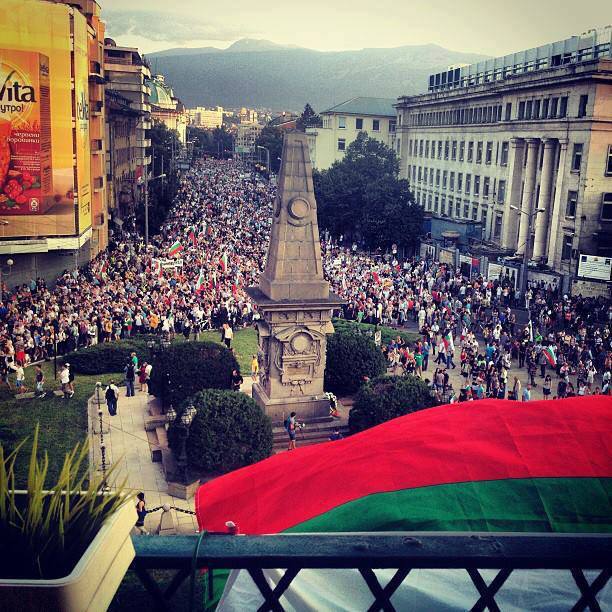 Протестът, ден 35-ти: Хиляди паднаха на колене пред Апостола на Свободата