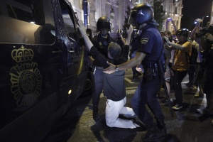 Сблъсъци между полиция и протестиращи в Мадрид