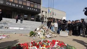 Във Варна започнаха подписка „за“ Плевнелиев и „против“ Орешарски