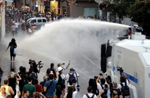 Над 500 турци нападнаха ромско гето в град Бурса