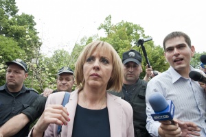 Протестиращи попречиха на Мая Манолова да си тръгне от района около Президентството