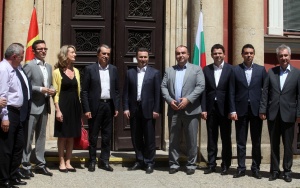 Българска и македонска делегации на среща в Кюстендил