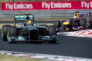 Люис Хамилтън взе първа победа за Мерцедес в Гран При на Унгария