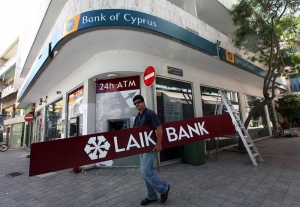 Централната банка на Кипър орязва влоговете над 100 хил. евро с 47,5%