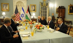 Израелците и палестинците подновиха мирните преговори