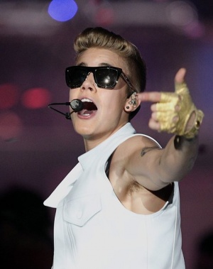 Намериха марихуана в автобус от турне на Джъстин Бийбър