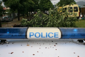 Наводнения, разрушени покриви и паднали дървета след силна буря в Русе