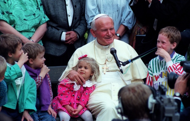 Канонизират папа Йоан Павел II за светец