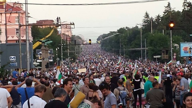 Протестът, ден 25: Десетки хиляди окупираха "Цариградско шосе"