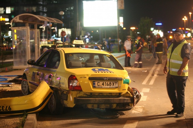Таксиметровият шофьор от катастрофата е със седем наказателни постановления