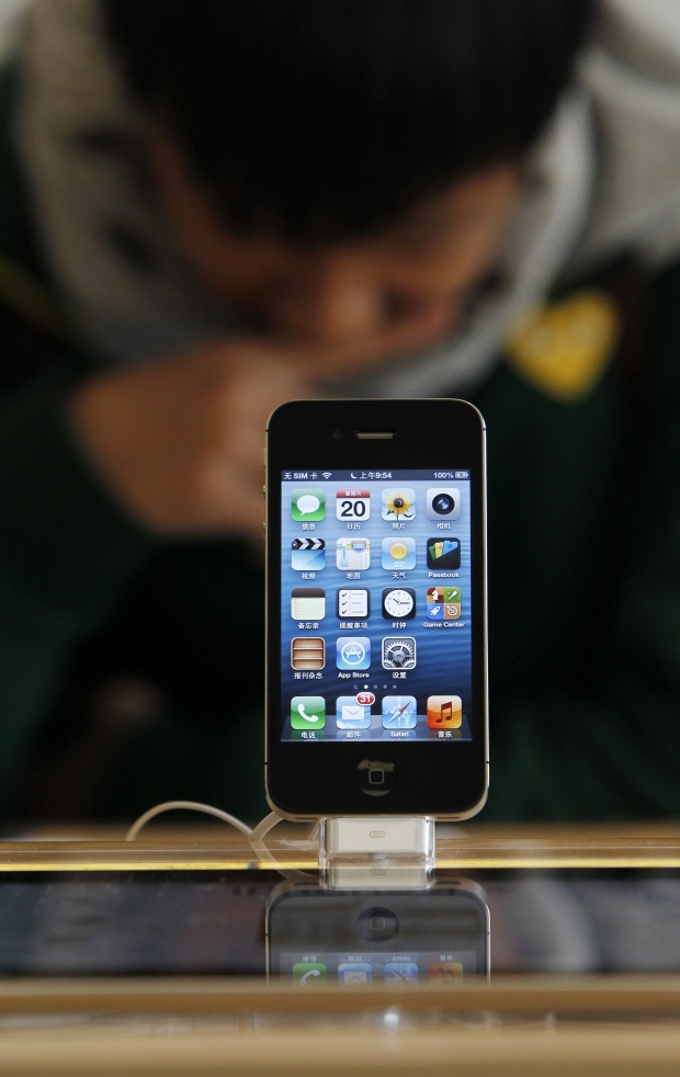 Синхуа: Жена загина след токов удар от iPhone в Китай