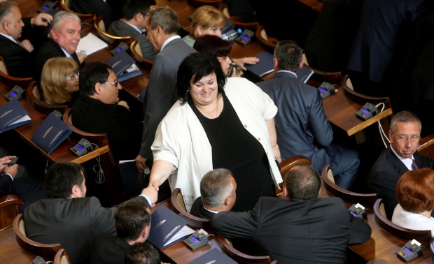 Искра Фидосова иска да бъде освободена като депутат в Народното събрание